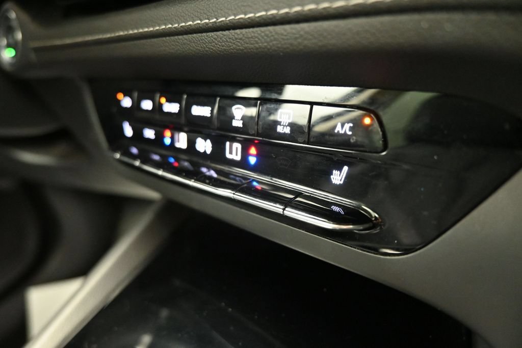 Used 2023 Buick Envision Essence w/ Sport Touring Package AWD/4WD image 21