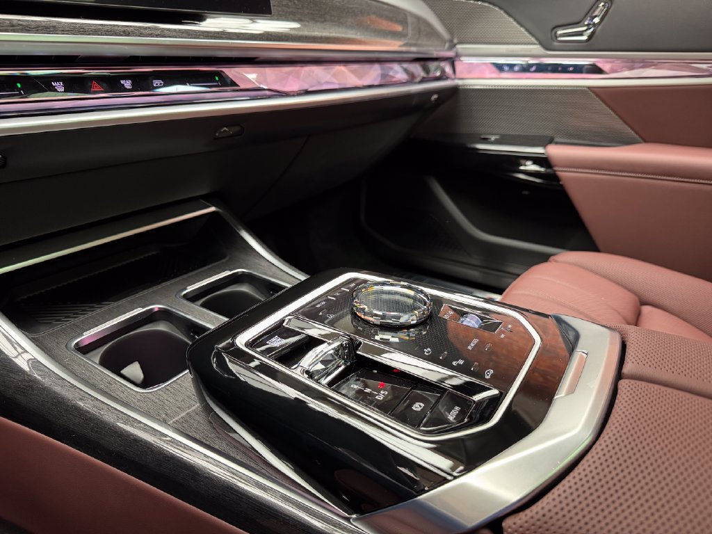 New 2026 BMW 750e xDrive AWD/4WD image 18