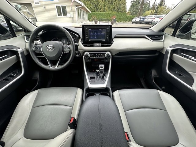 Used 2021 Toyota RAV4 XLE Premium image 15