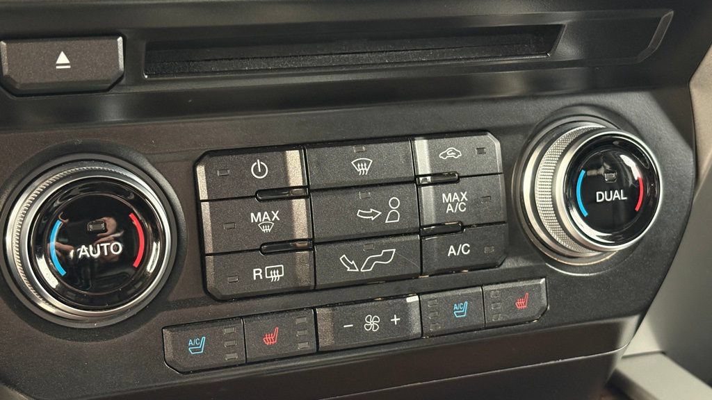 Used 2015 Ford F150 Lariat w/ Equipment Group 502A Luxury AWD/4WD image 40