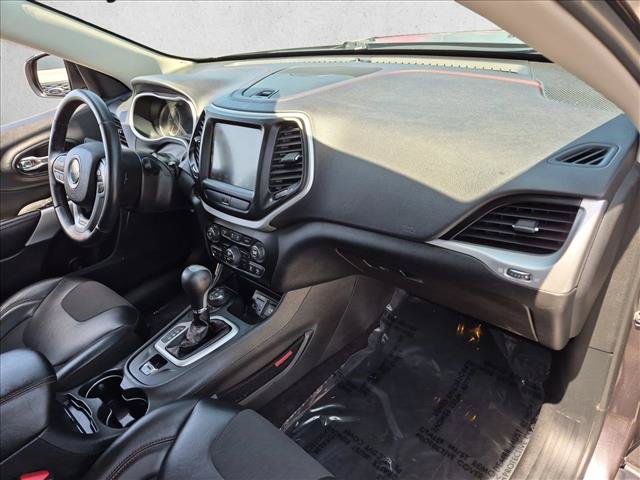 Used 2017 Jeep Cherokee Trailhawk w/ Comfort/Convenience Group AWD/4WD image 21