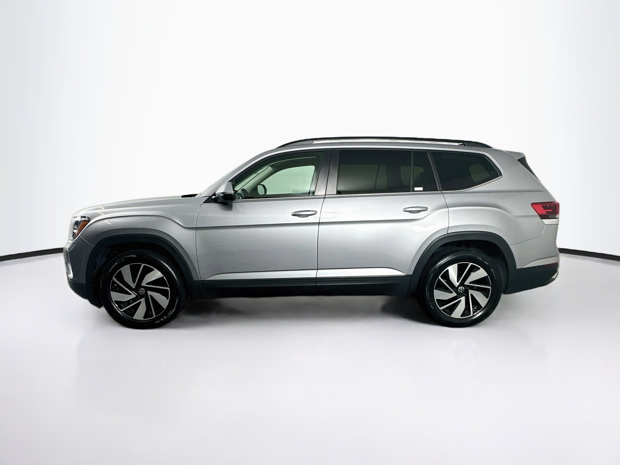 Used 2026 Volkswagen Atlas SE FWD image 4