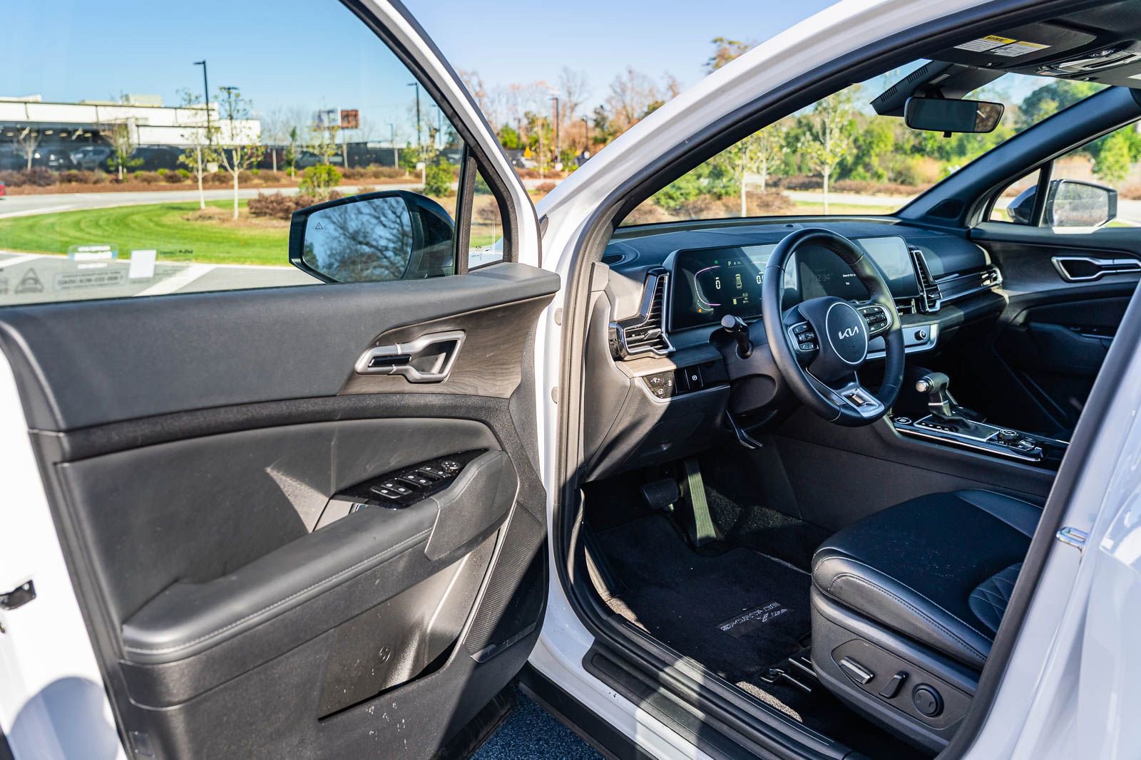 Used 2025 Kia Sportage X-Line w/ Premium Package image 17