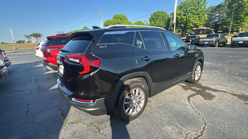 Used 2022 GMC Terrain SLT w/ Infotainment Package II FWD image 11