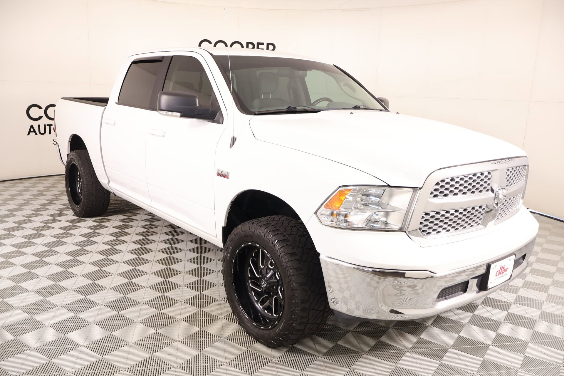 Used 2019 RAM 1500 Classic SLT w/ Luxury Group AWD/4WD image 1