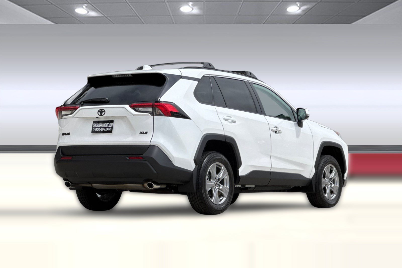 Used 2024 Toyota RAV4 XLE w/ Convenience Package FWD image 8