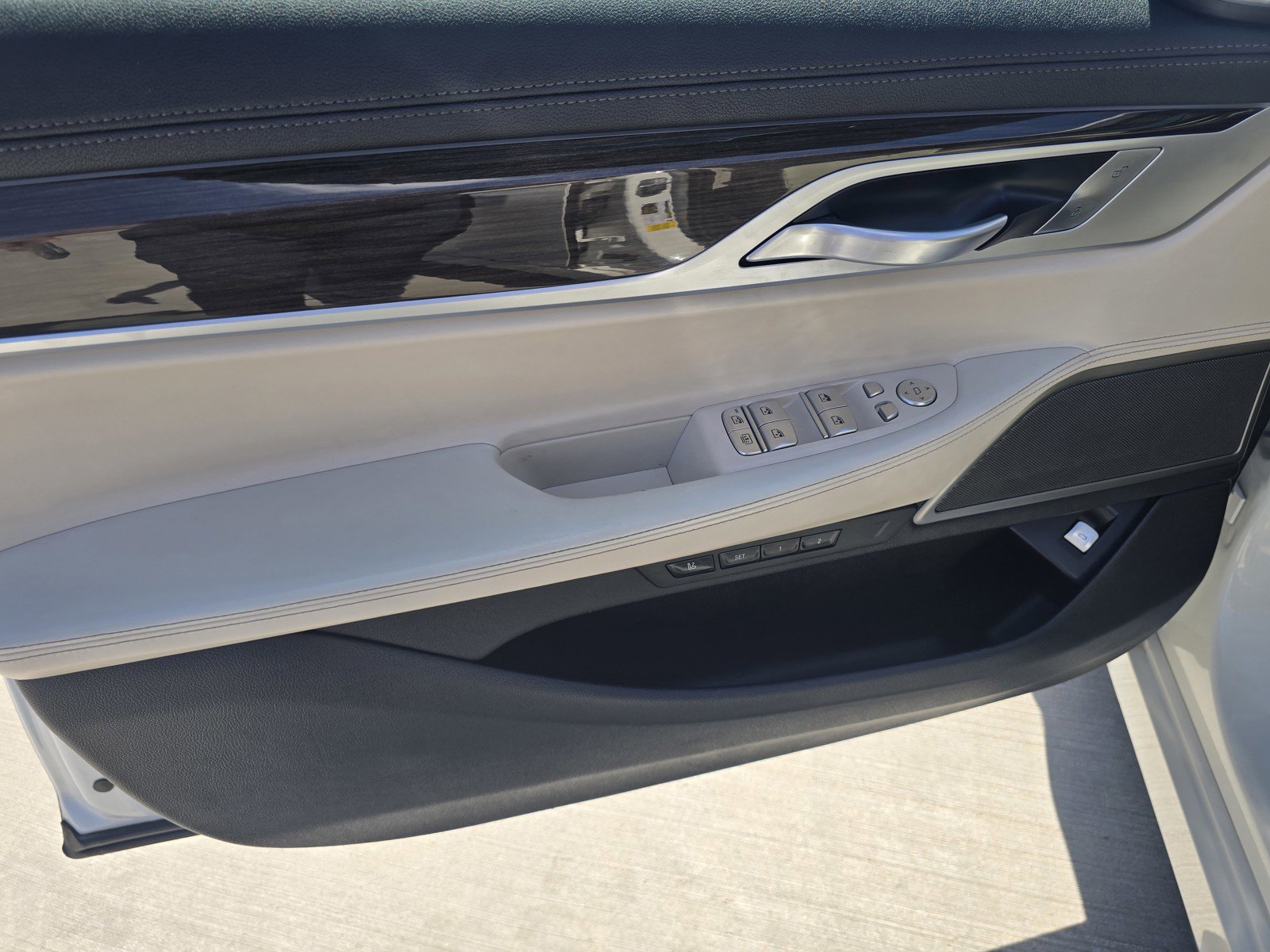 Used 2022 BMW 740i w/ Premium Package RWD image 21
