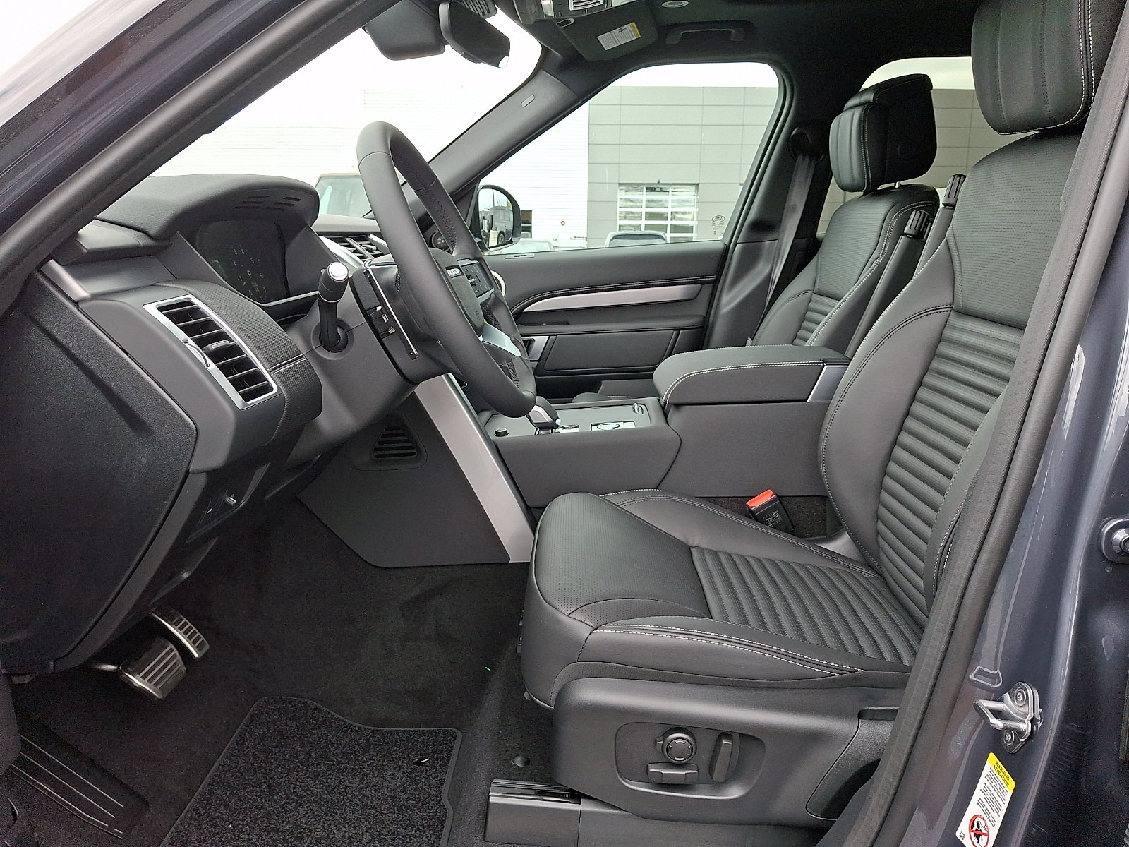 New 2026 Land Rover Discovery Limited Edition AWD/4WD image 12