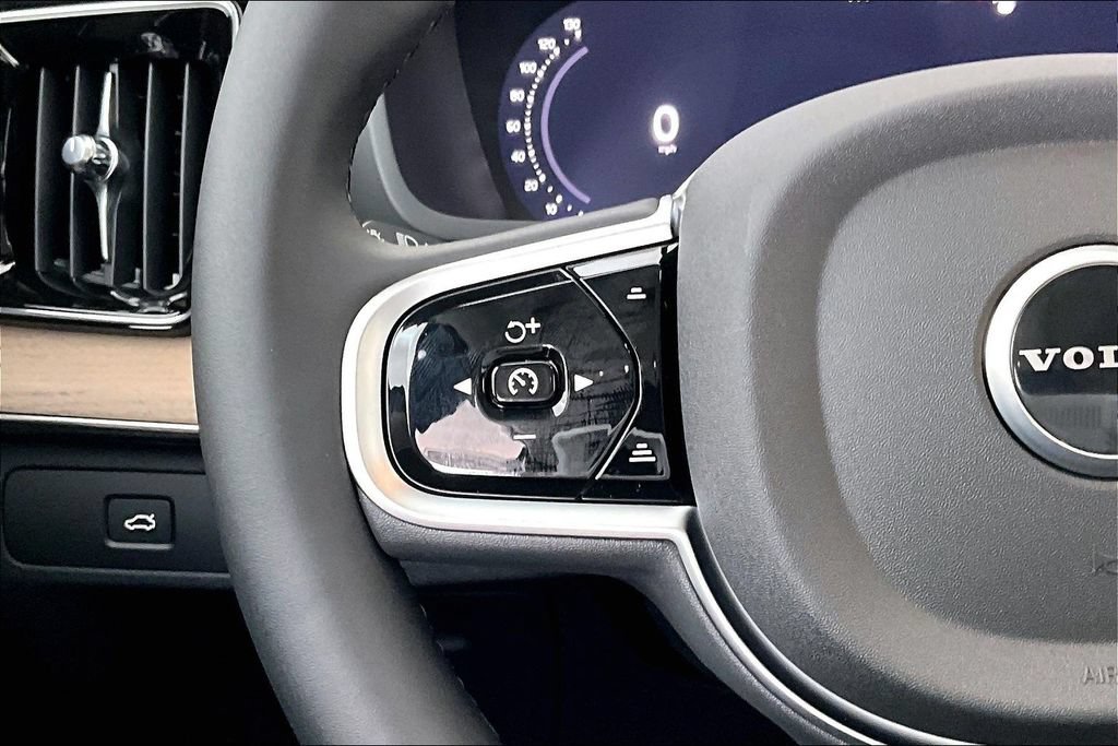 New 2026 Volvo XC90 B5 Plus AWD/4WD image 16