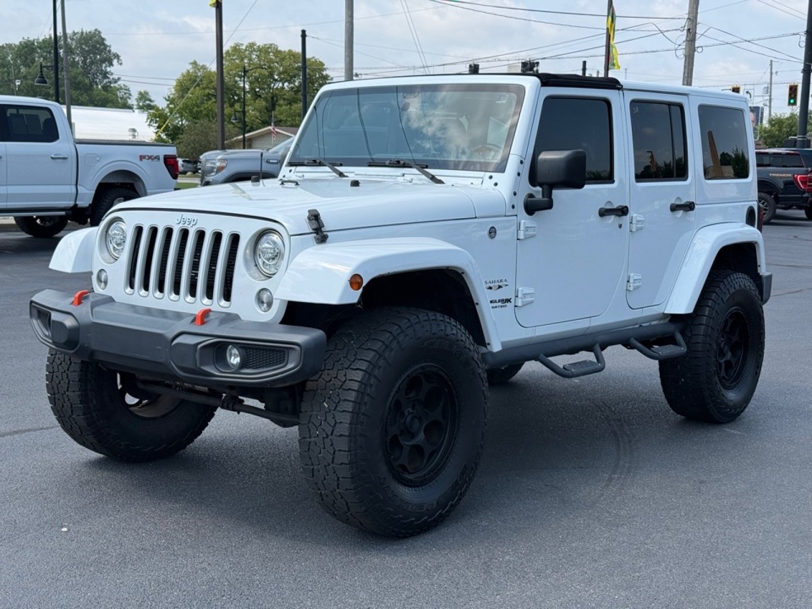 Used 2018 Jeep Wrangler Unlimited Sahara AWD/4WD image 4