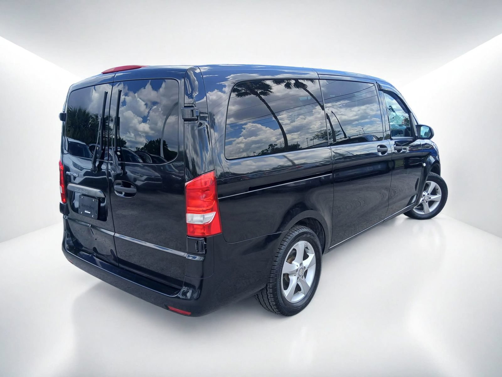 Used 2017 Mercedes-Benz Metris Passenger image 5