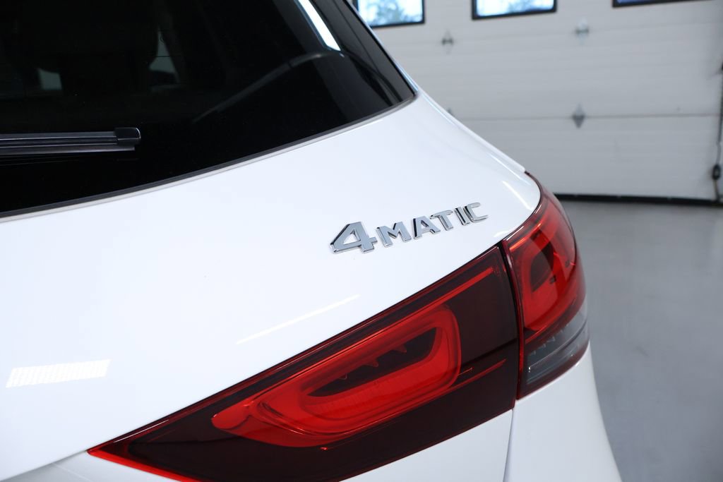Used 2021 Mercedes-Benz GLA 250 4MATIC w/ Premium Package image 11