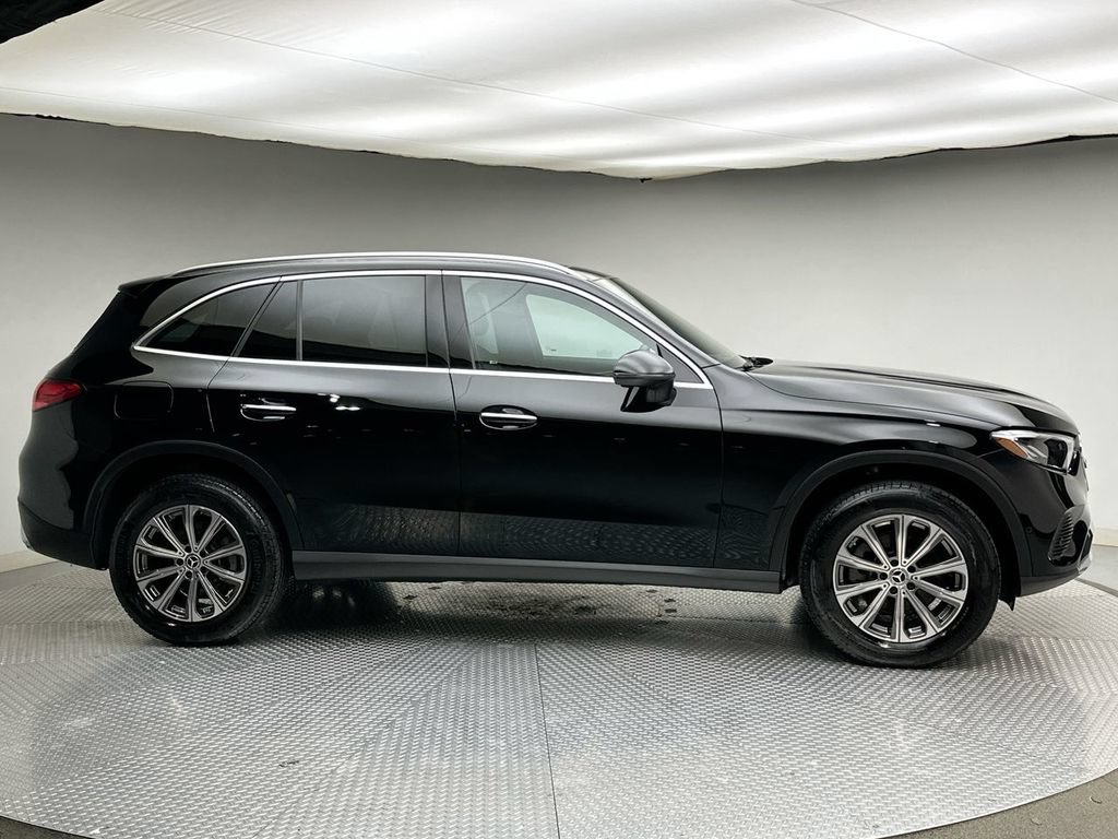 Used 2025 Mercedes-Benz GLC 300 4MATIC image 14