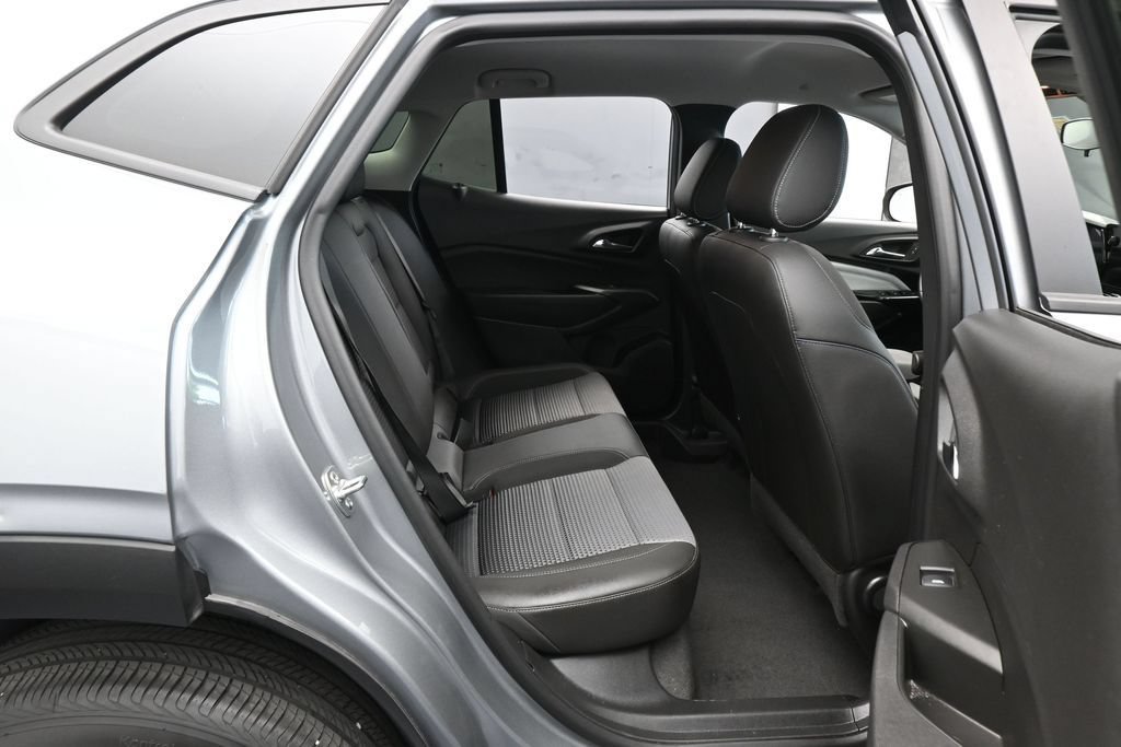 Used 2025 Chevrolet Trax LT w/ Driver Confidence Package FWD image 33