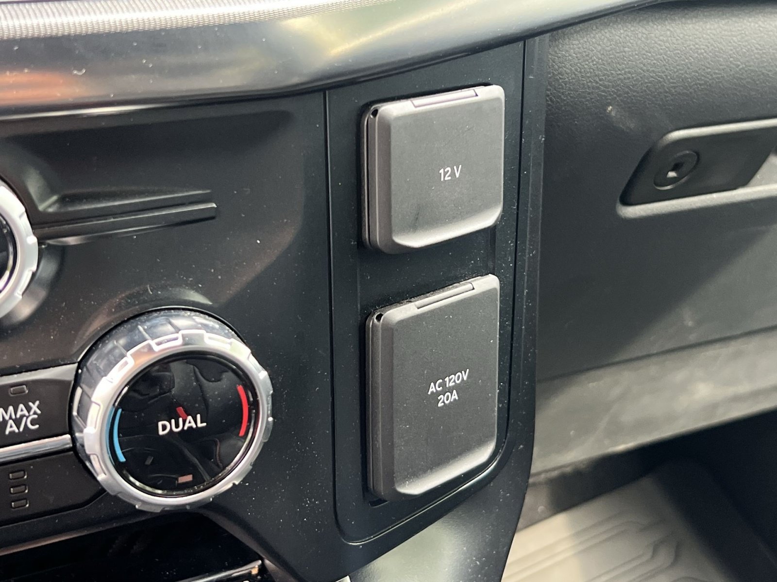 Used 2025 Ford F150 Raptor AWD/4WD image 28