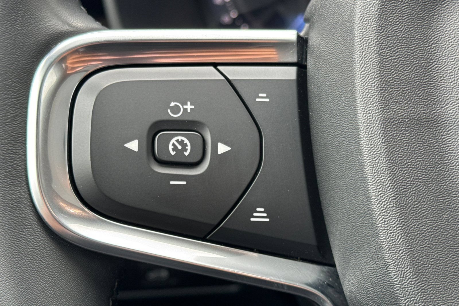 Used 2023 Volvo XC40 Recharge Ultimate w/ Protection Package Premier AWD/4WD image 27