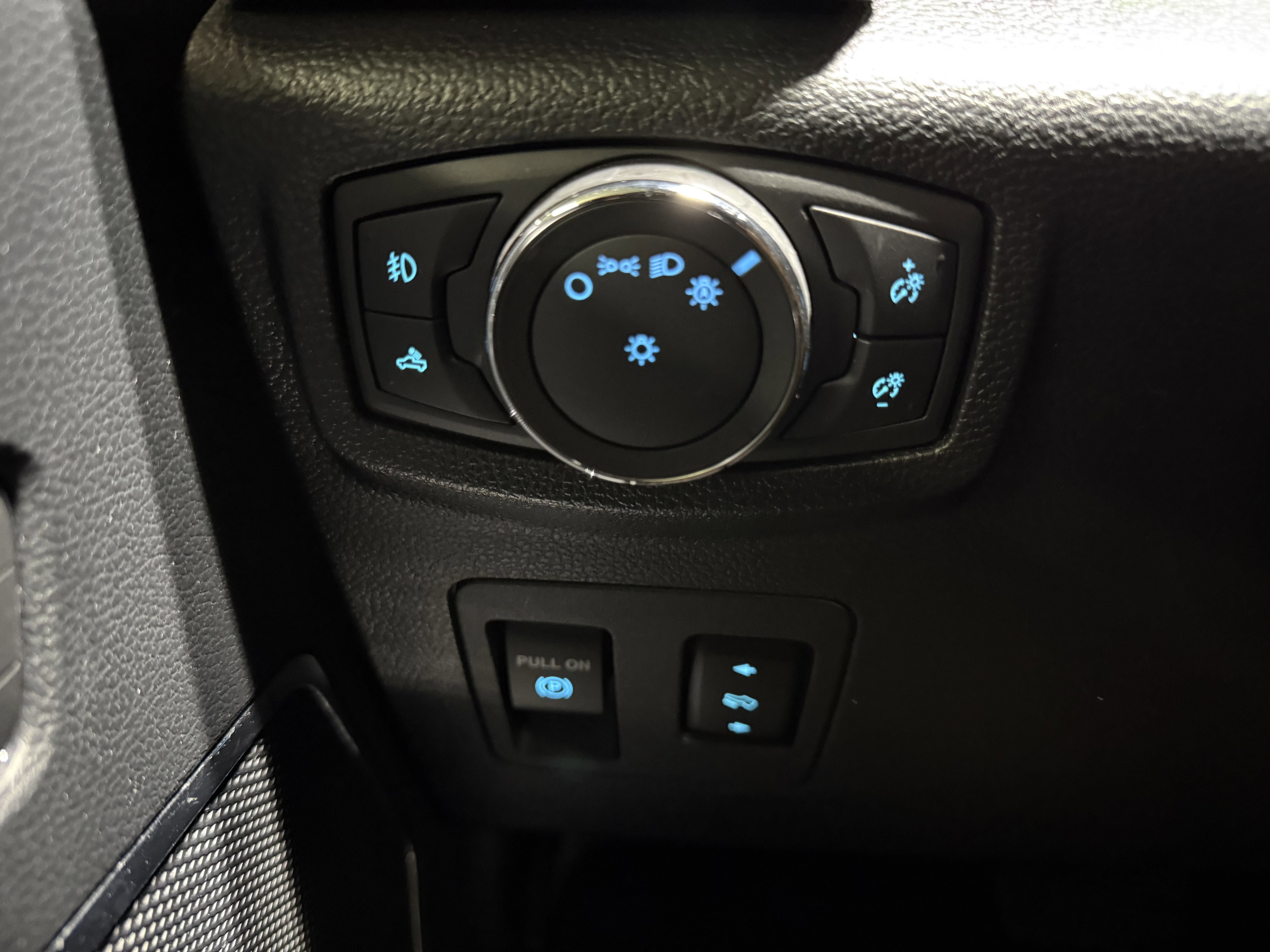 Used 2019 Ford F150 Platinum w/ Equipment Group 701A Luxury image 19