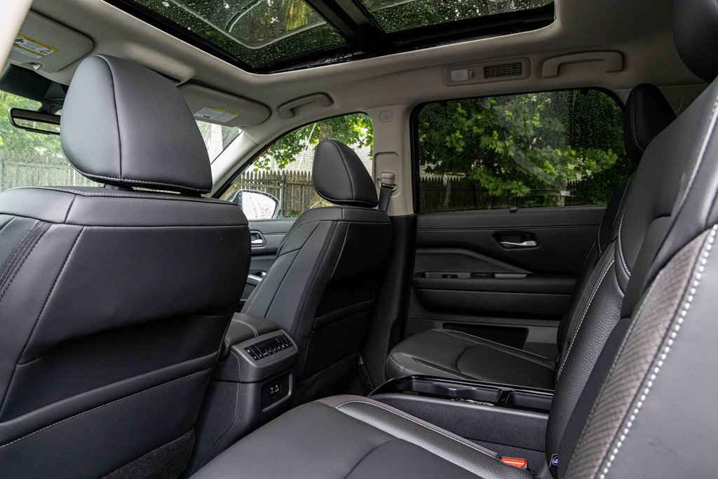 Certified 2025 Nissan Pathfinder SL w/ SL Premium Package image 24