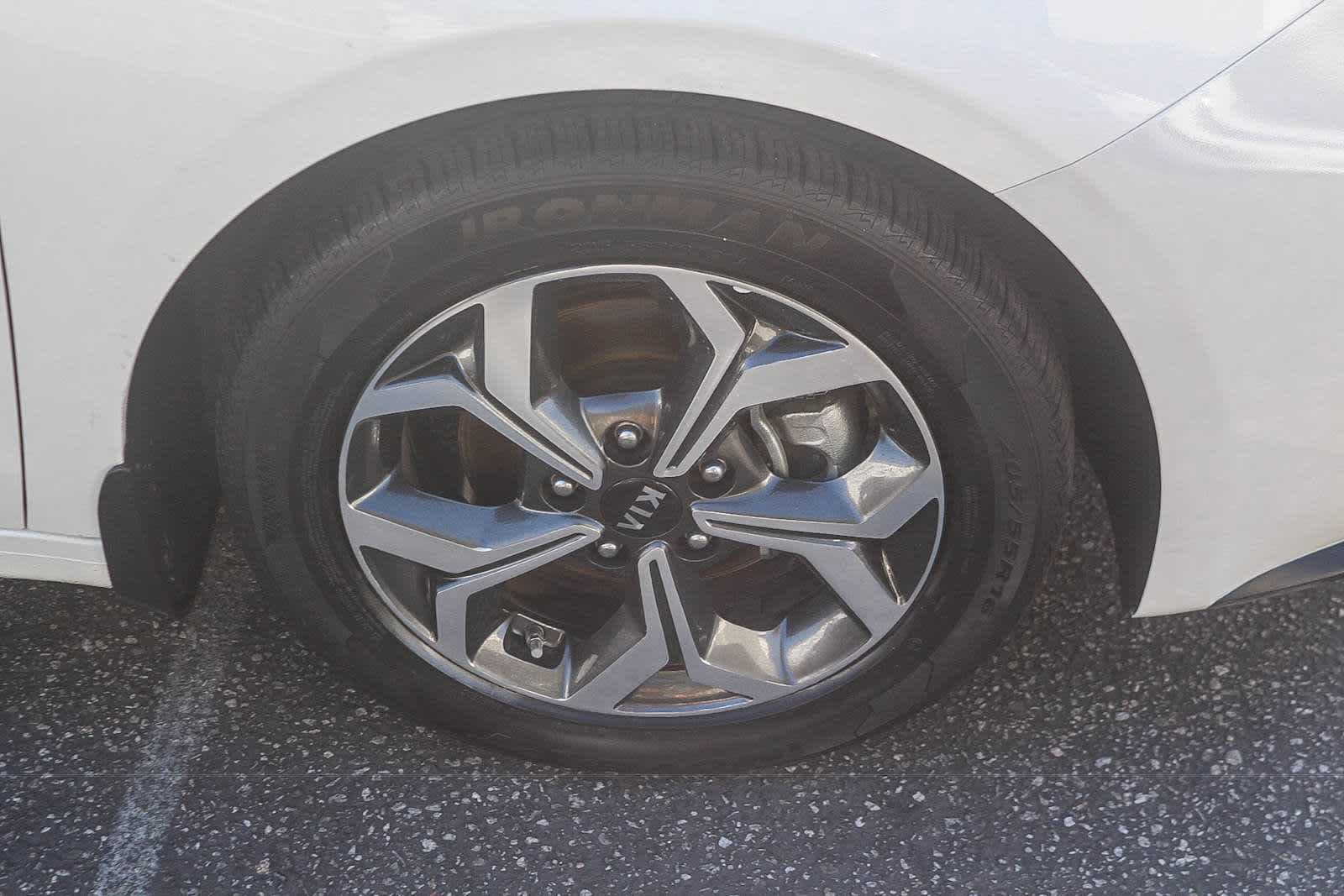 Used 2020 Kia Forte LXS FWD image 9