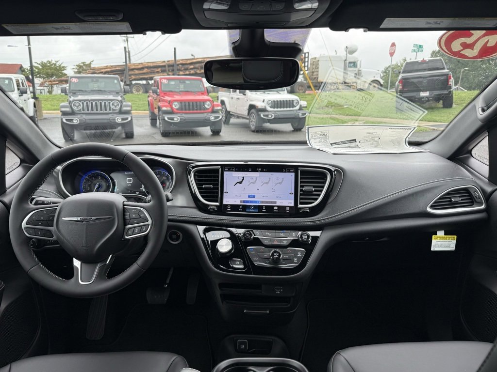 New 2026 Chrysler Pacifica Select image 41