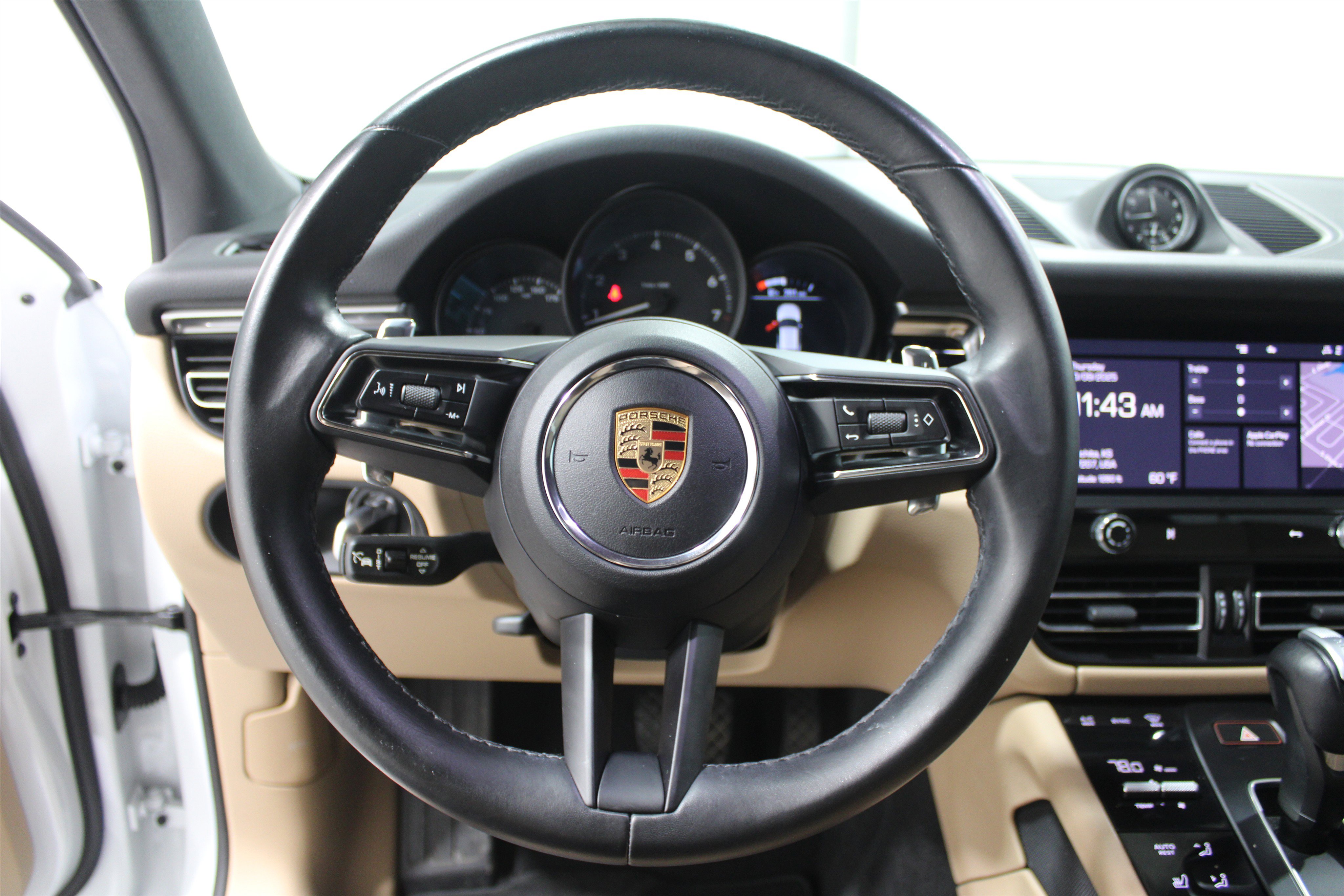 Used 2024 Porsche Macan Turbo image 9