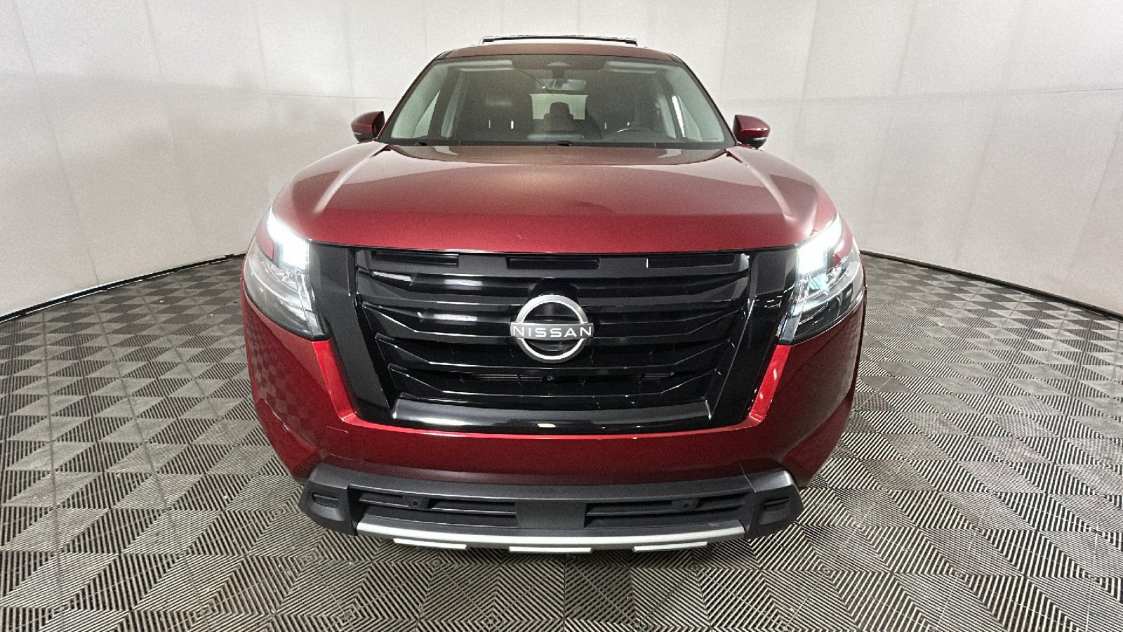 Used 2023 Nissan Pathfinder SL w/ Black Appearance Package AWD/4WD image 9