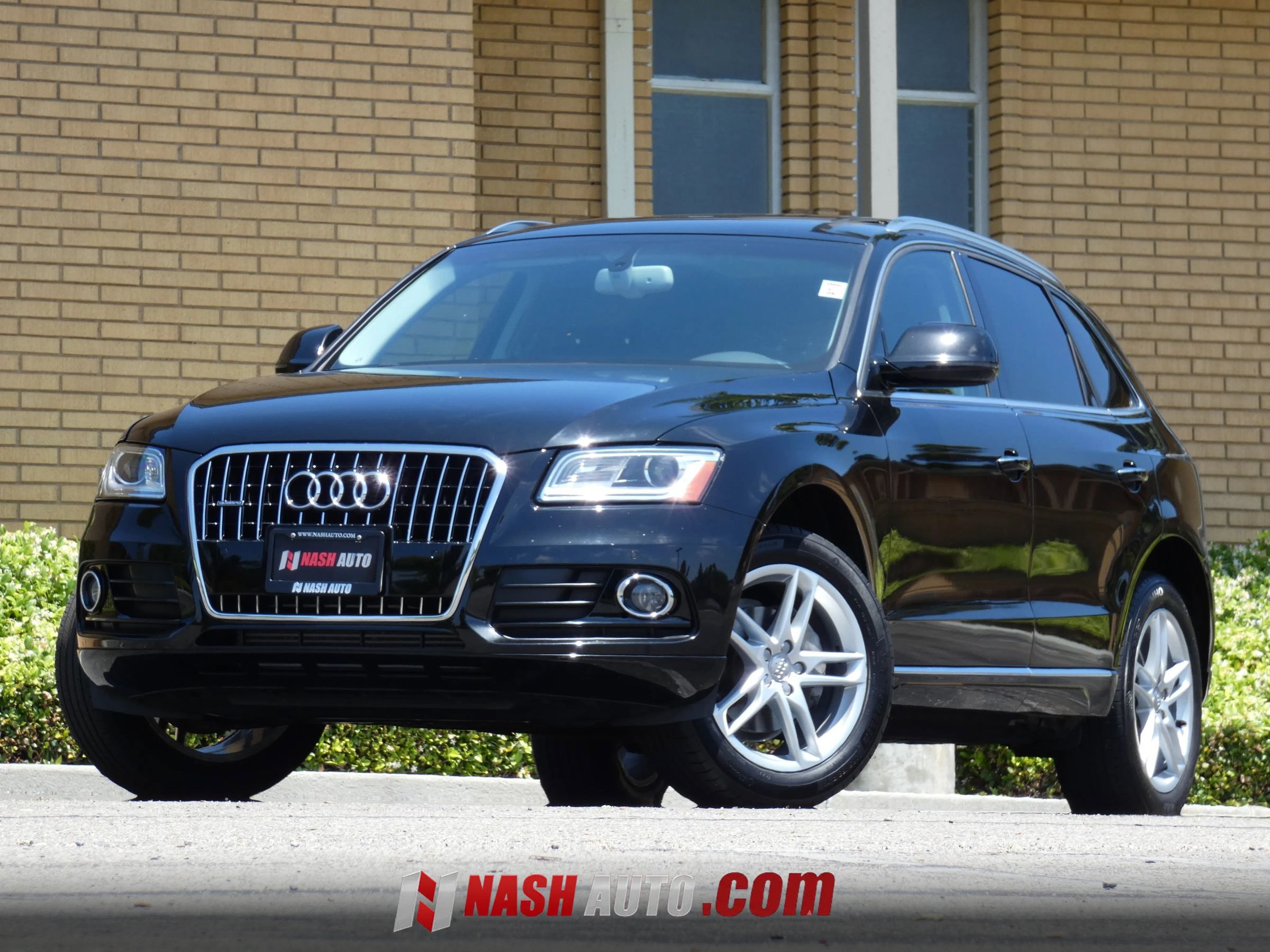 Used 2016 Audi Q5 2.0T Premium Plus w/ Technology Package AWD/4WD image 2