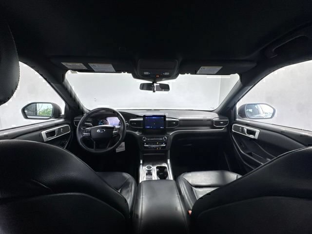 Used 2020 Ford Explorer XLT w/ Equipment Group 202A RWD image 17