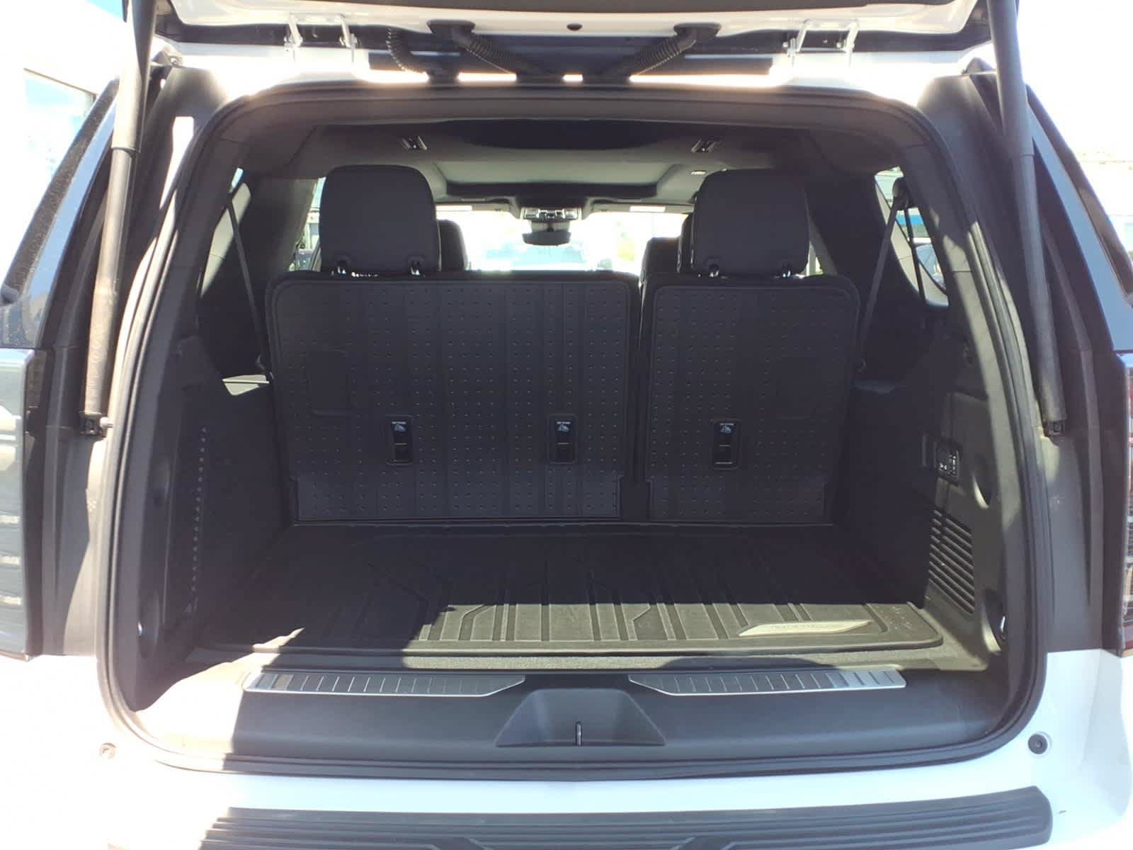Certified 2026 Chevrolet Suburban RST w/ Advanced Technology Package AWD/4WD image 19