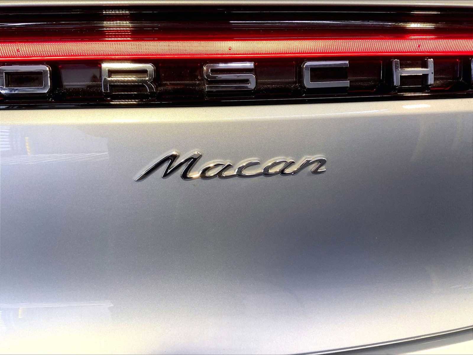 Certified 2023 Porsche Macan image 35