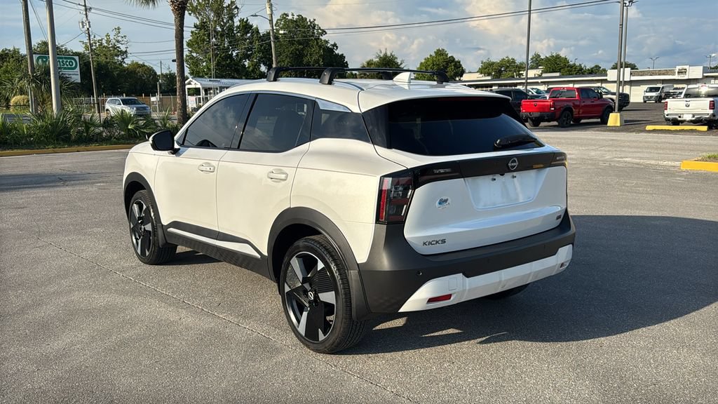 Used 2025 Nissan Kicks SR w/ SR Premium Package FWD image 4