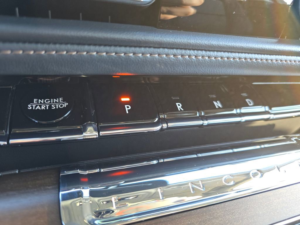 Used 2025 Lincoln Aviator Reserve w/ Jet Appearance Package AWD/4WD image 26