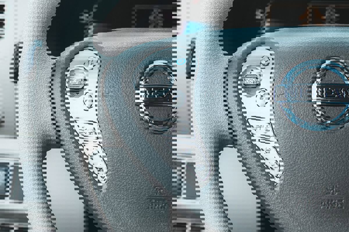 Used 2011 Nissan Leaf SL image 15