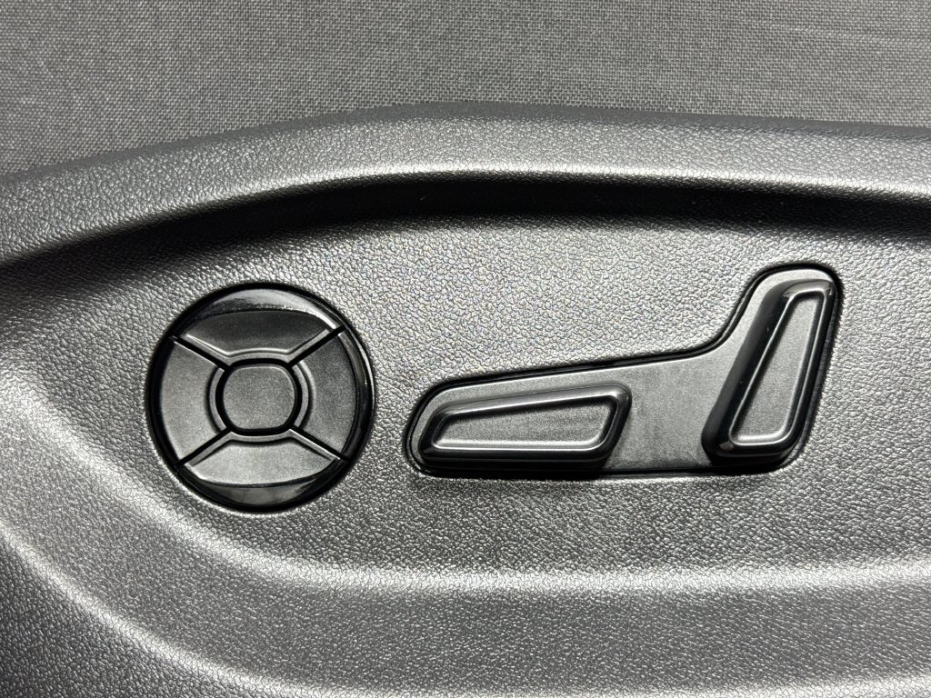 Used 2026 Volkswagen Tiguan SE R-Line AWD/4WD image 18