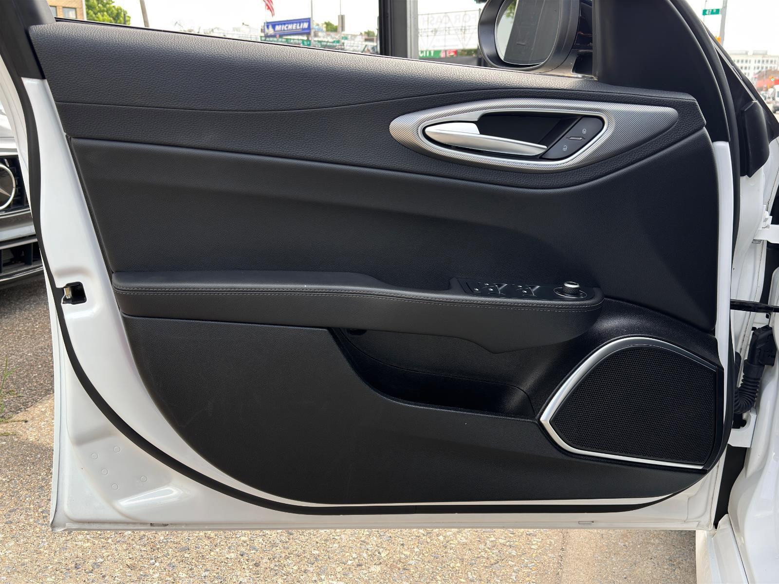 Used 2023 Alfa Romeo Giulia Veloce image 12