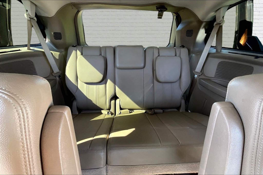 Used 2015 Chrysler Town & Country Touring FWD image 25