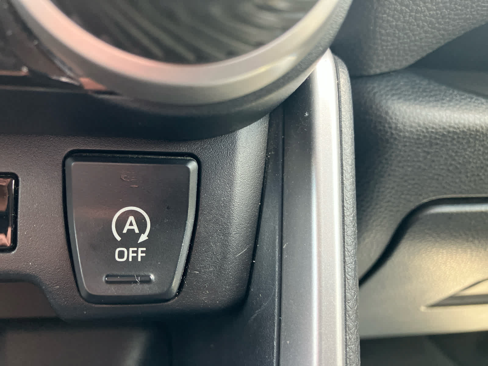 Used 2020 Toyota RAV4 LE w/ All Weather Liner Package AWD/4WD image 24