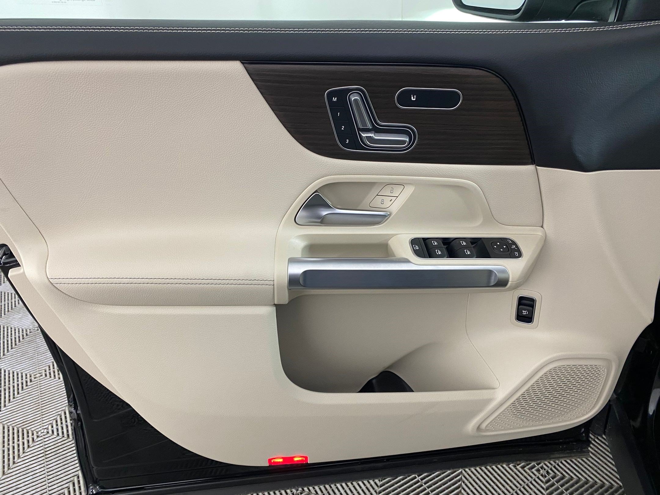 Certified 2026 Mercedes-Benz GLB 250 4MATIC image 12