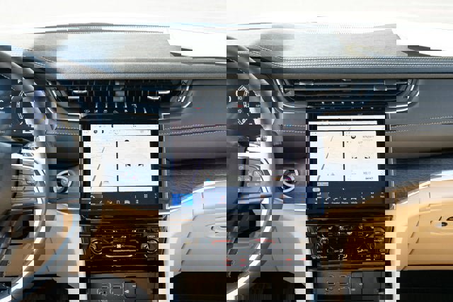 New 2025 Jeep Grand Cherokee L Limited w/ Luxury Tech Group II image 32