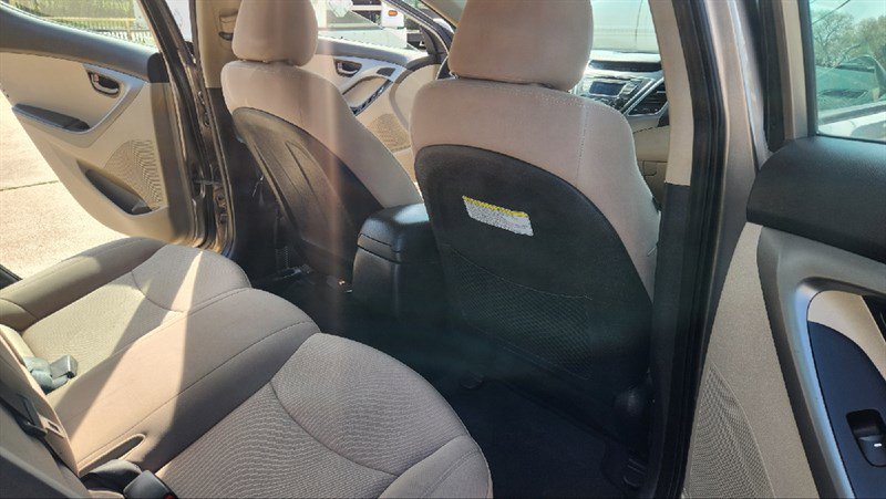 Used 2014 Hyundai Elantra SE image 11