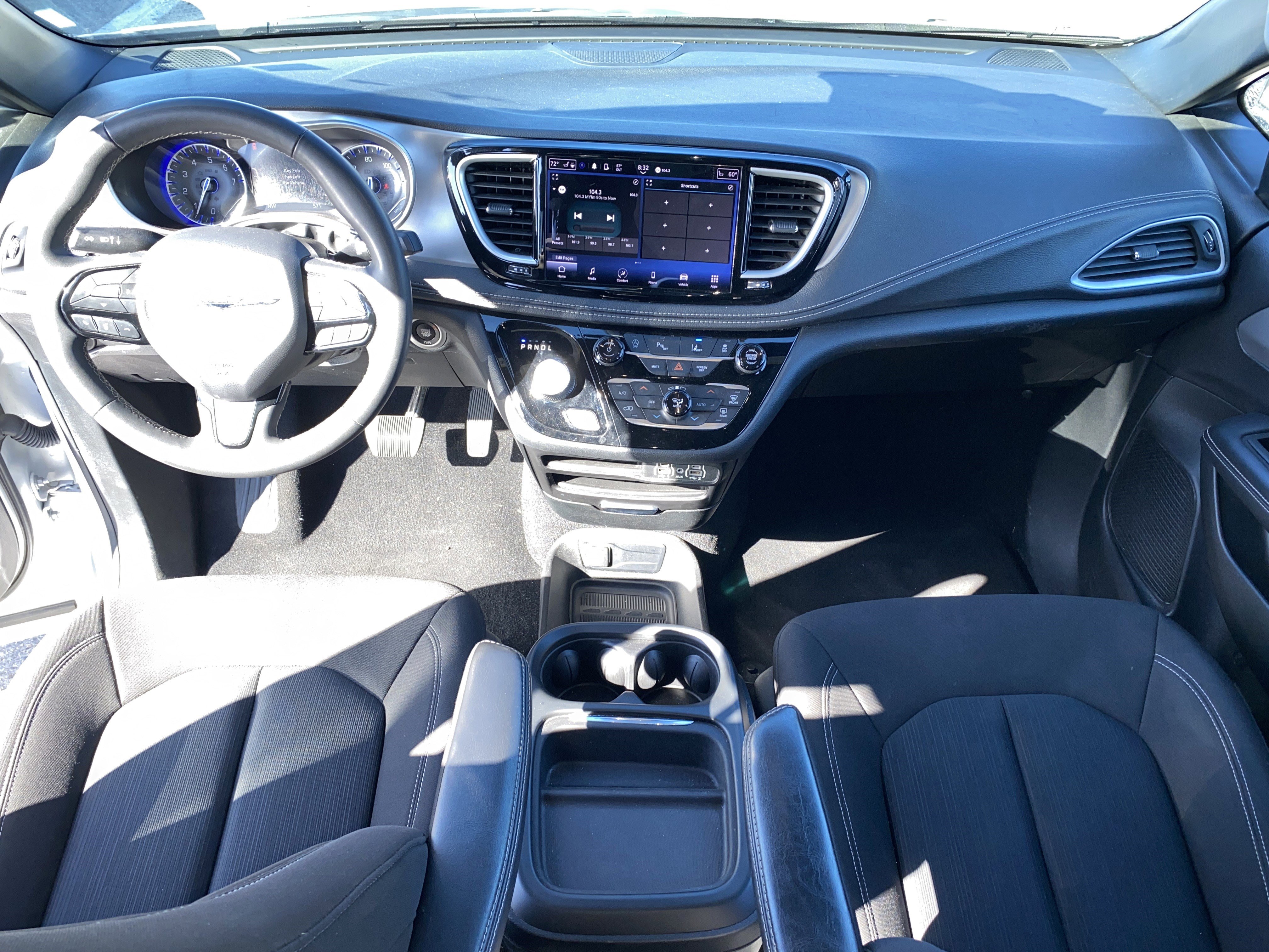 Used 2023 Chrysler Pacifica Touring image 23