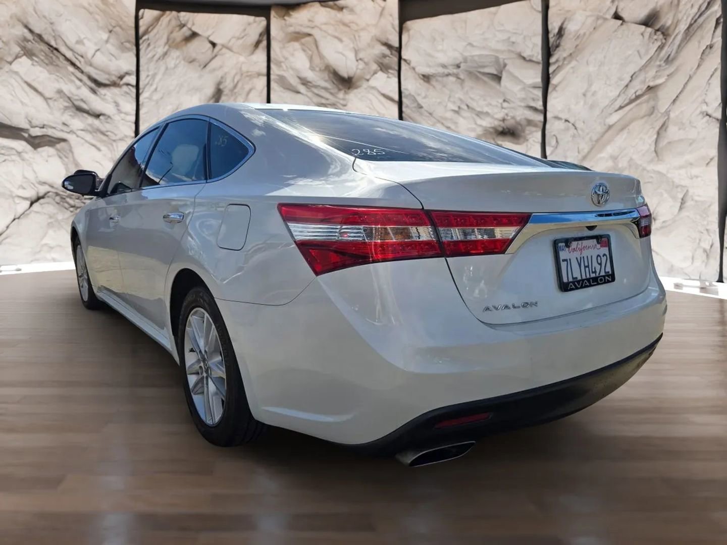 Used 2015 Toyota Avalon XLE Premium w/ Preferred Accessory Package FWD image 8
