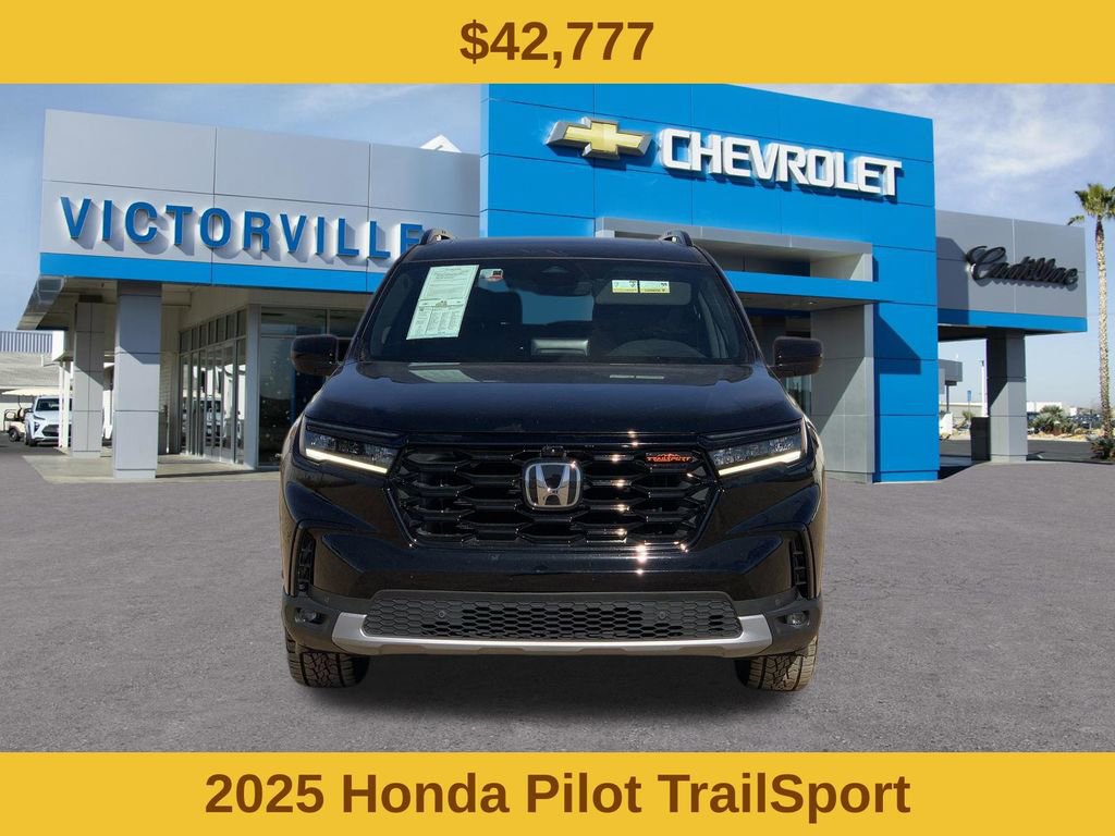 Used 2025 Honda Pilot TrailSport image 2