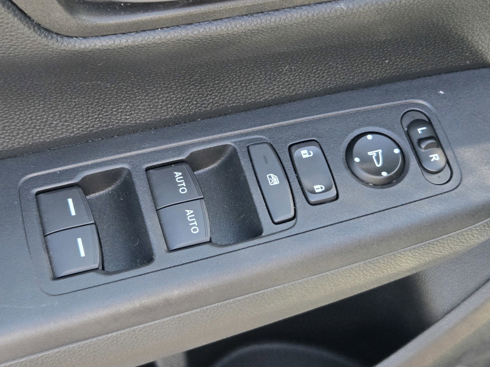 Used 2025 Honda CR-V EX image 17