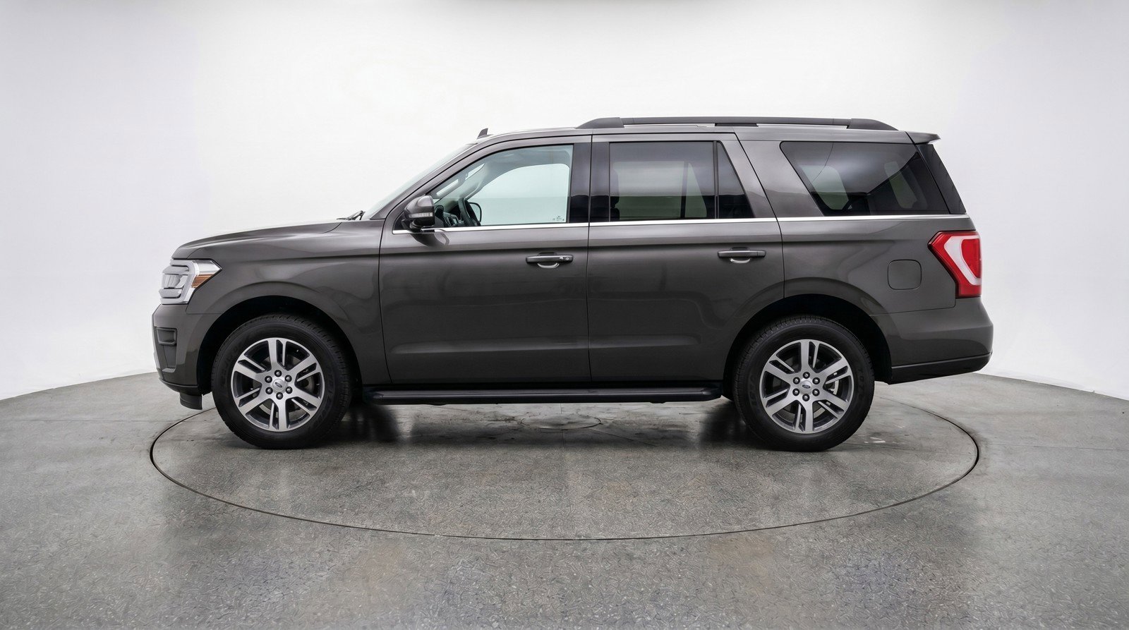 Used 2024 Ford Expedition Limited AWD/4WD image 5