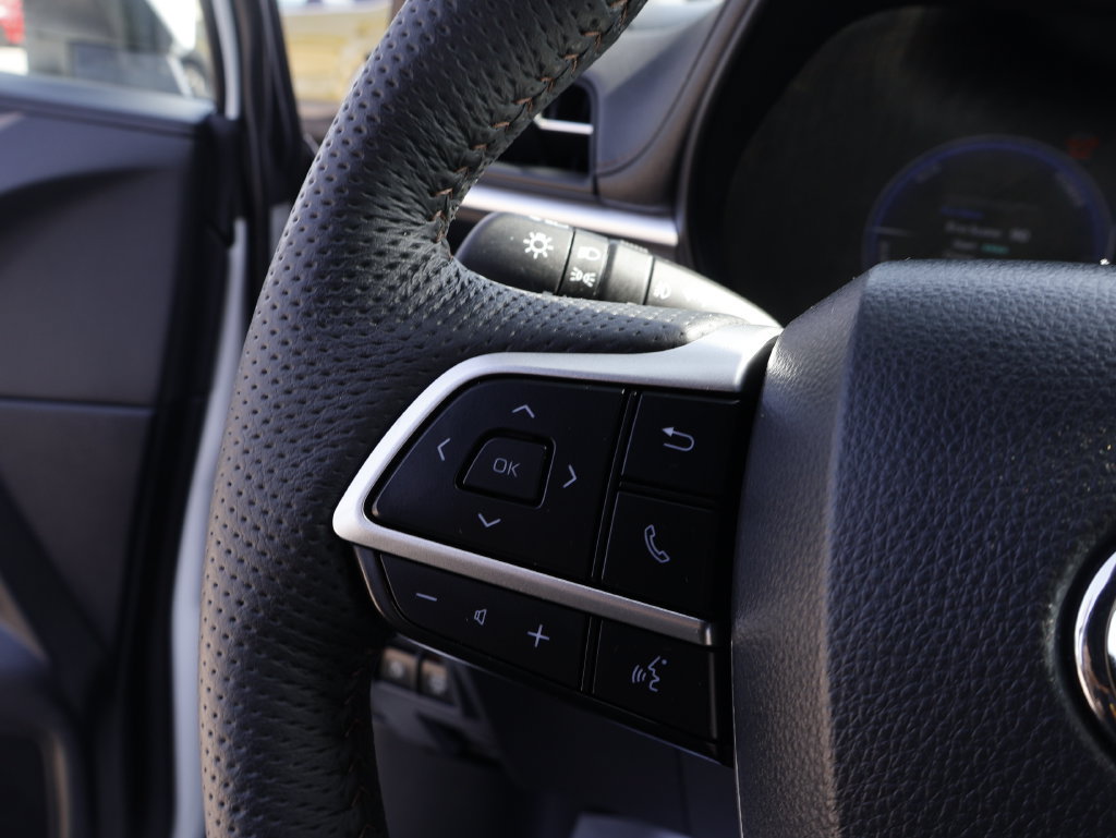 Used 2025 Toyota Sienna Platinum AWD/4WD image 29