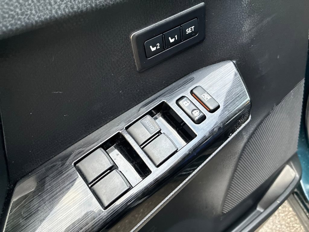 Used 2017 Toyota RAV4 Limited image 11