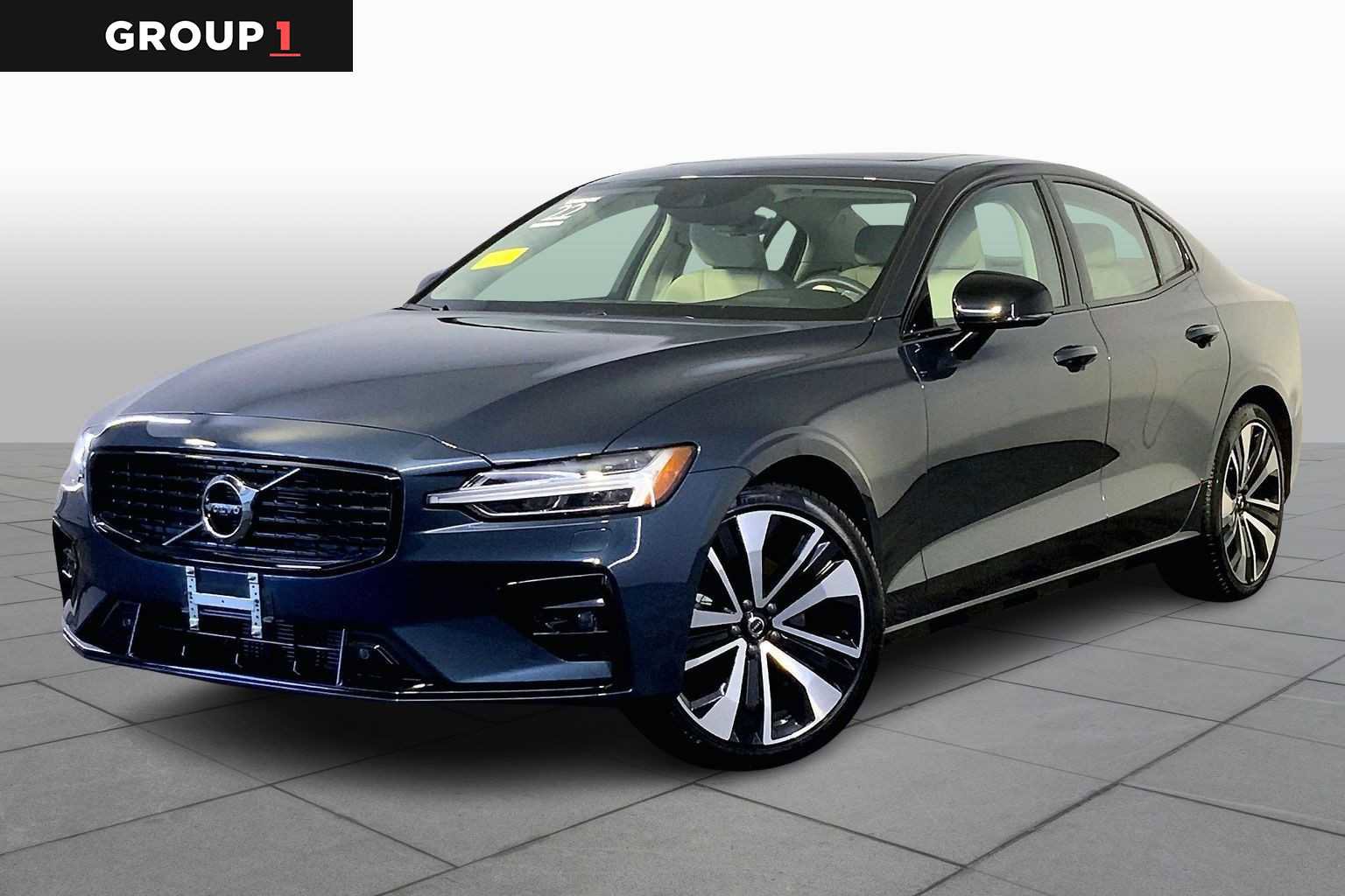 Used 2022 Volvo S60 B5 Momentum w/ Premium Package image 1