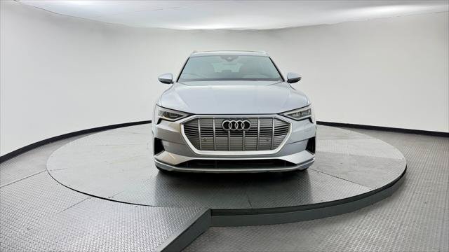 Used 2022 Audi e-tron Premium AWD/4WD image 12