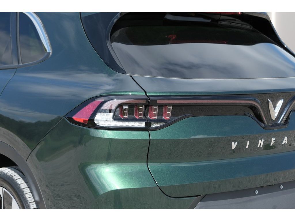 Used 2023 VinFast VF 8 Eco AWD/4WD image 25